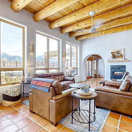 Villa Grande Vista & Sunset Studio